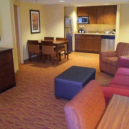 Hampton Inn Altoona Exterior photo
