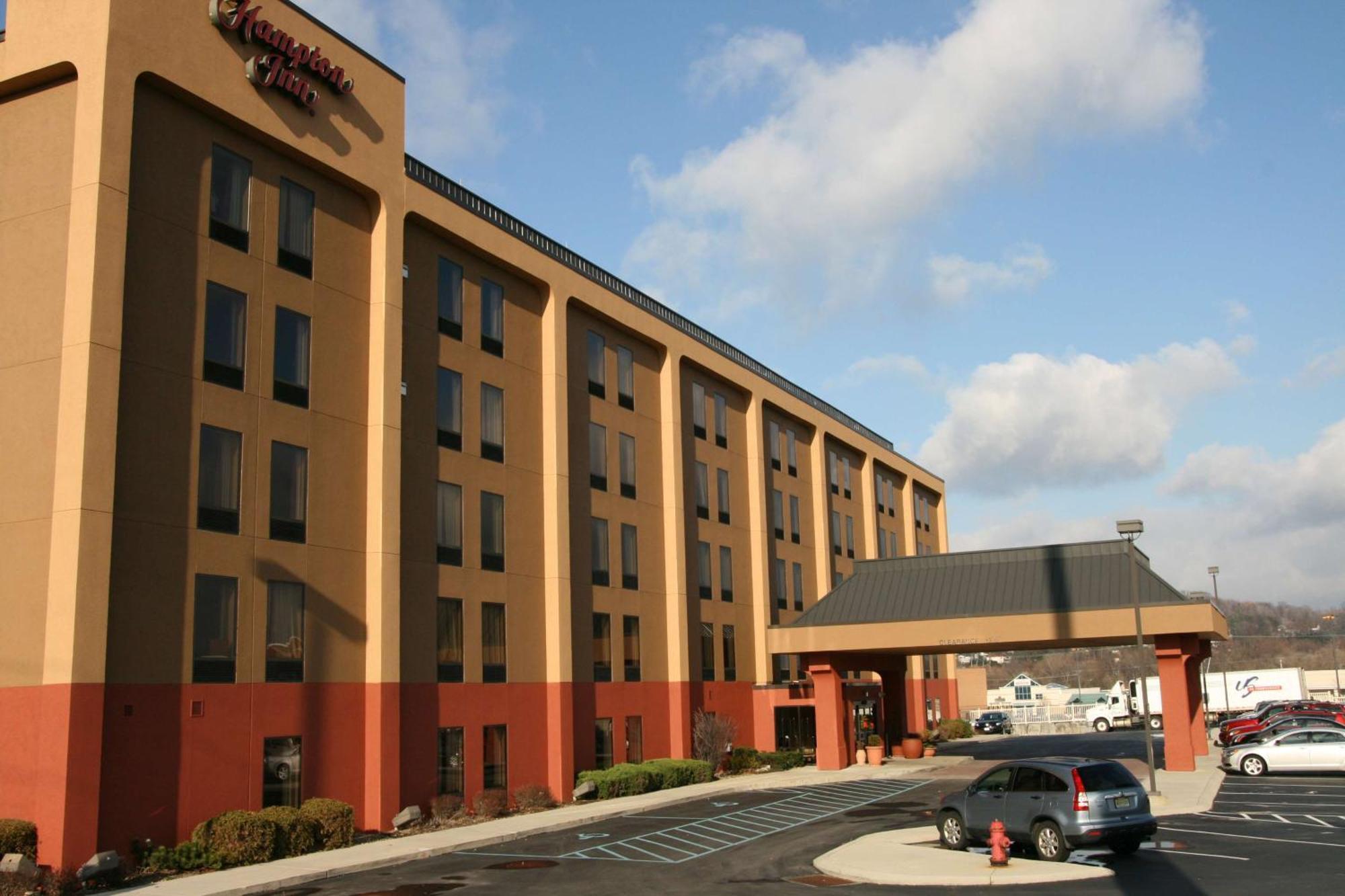 Hampton Inn Altoona Exterior photo