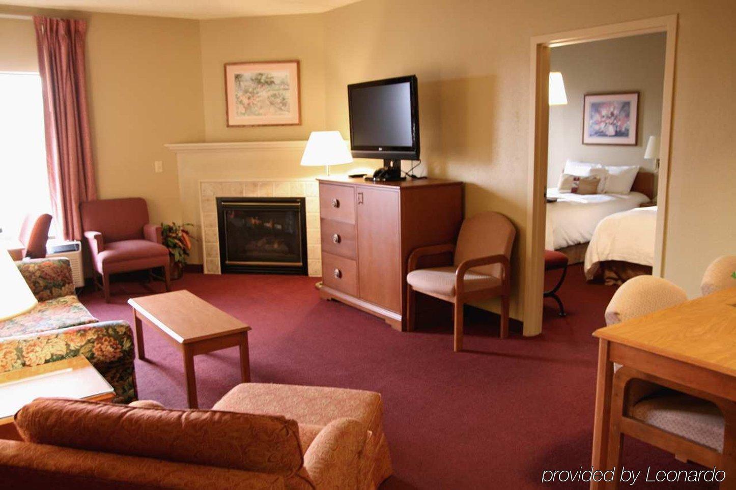 Hampton Inn Altoona Room photo