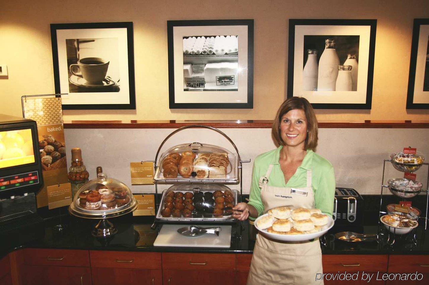 Hampton Inn Altoona Restaurant photo