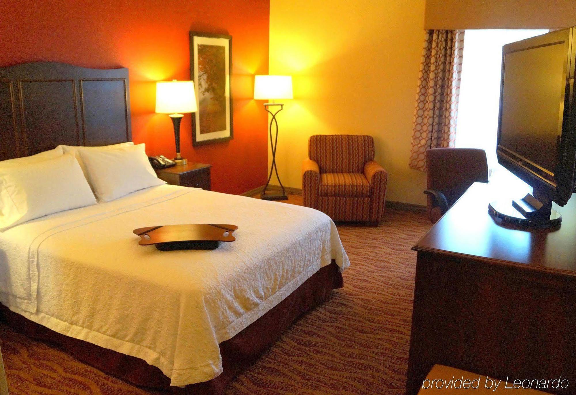 Hampton Inn Altoona Exterior photo