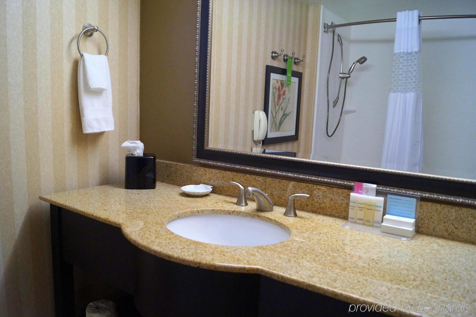 Hampton Inn Altoona Exterior photo