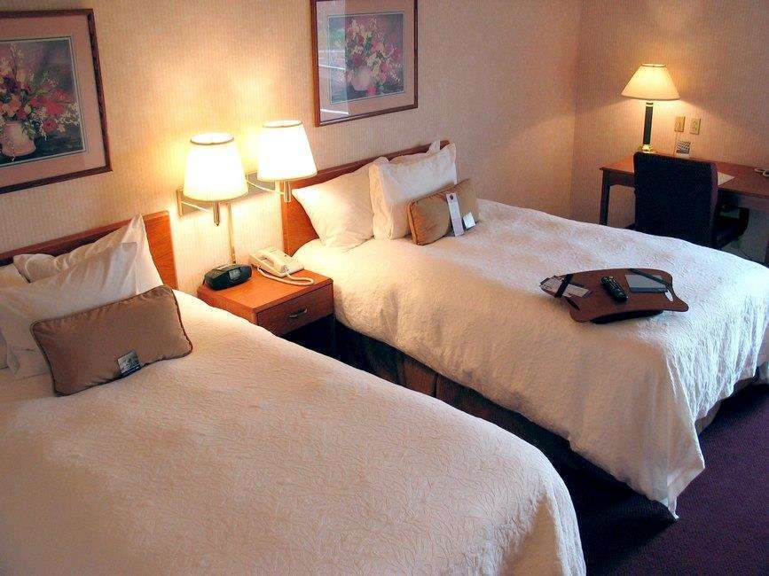 Hampton Inn Altoona Room photo